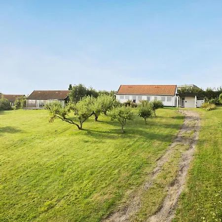 Awesome Home In Svaneke With House Sea View سفانيكي